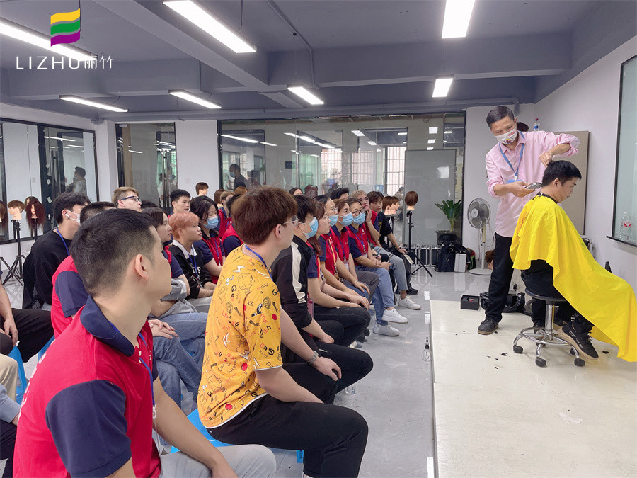 電推剪理發(fā)技巧，南寧理發(fā)職業(yè)學校教你