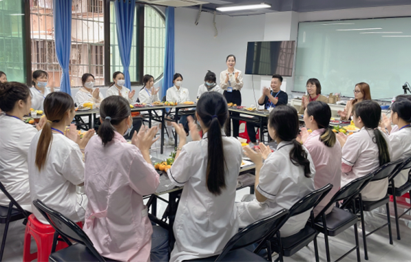 南寧美容學(xué)校舉行畢業(yè)生座談會(huì)