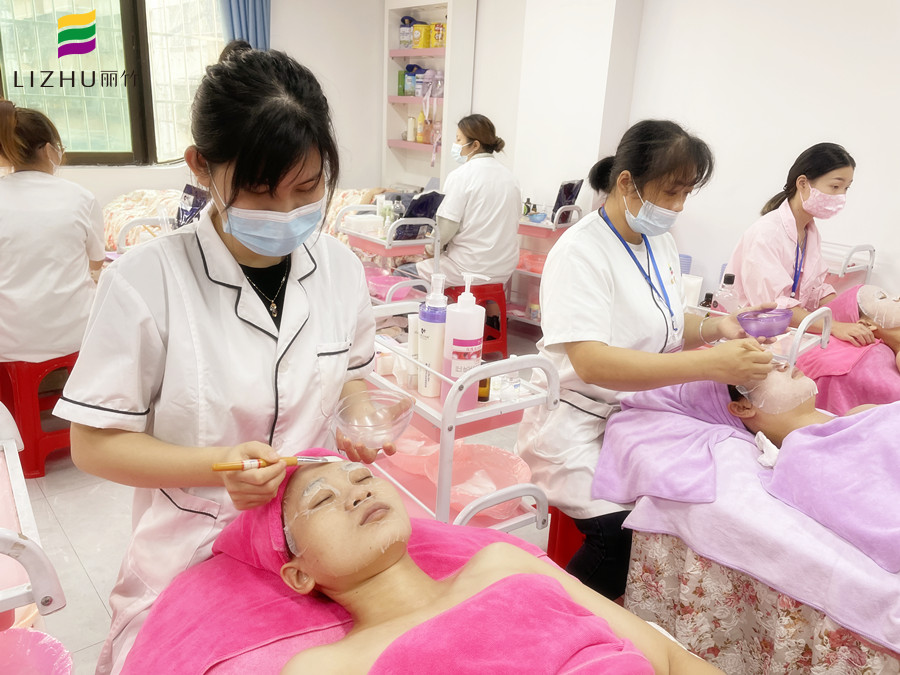 哪些因素造成皮膚反復(fù)過敏？南寧哪里可以學(xué)皮膚管理