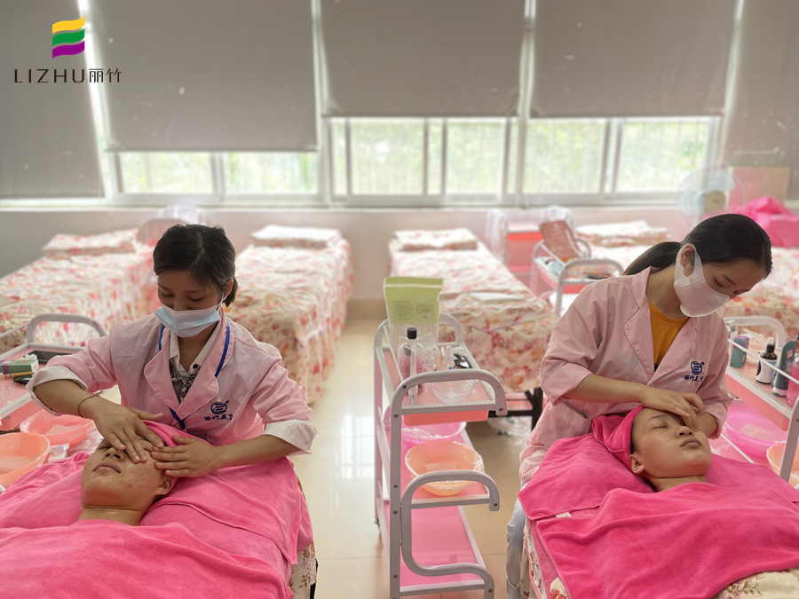 皮膚反復(fù)過 敏如何護理？廣西皮膚管理課程