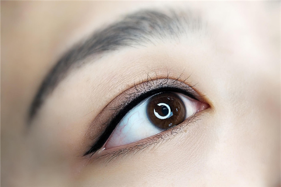 美瞳線發(fā)藍暈色怎么辦？南寧紋繡學(xué)美瞳線