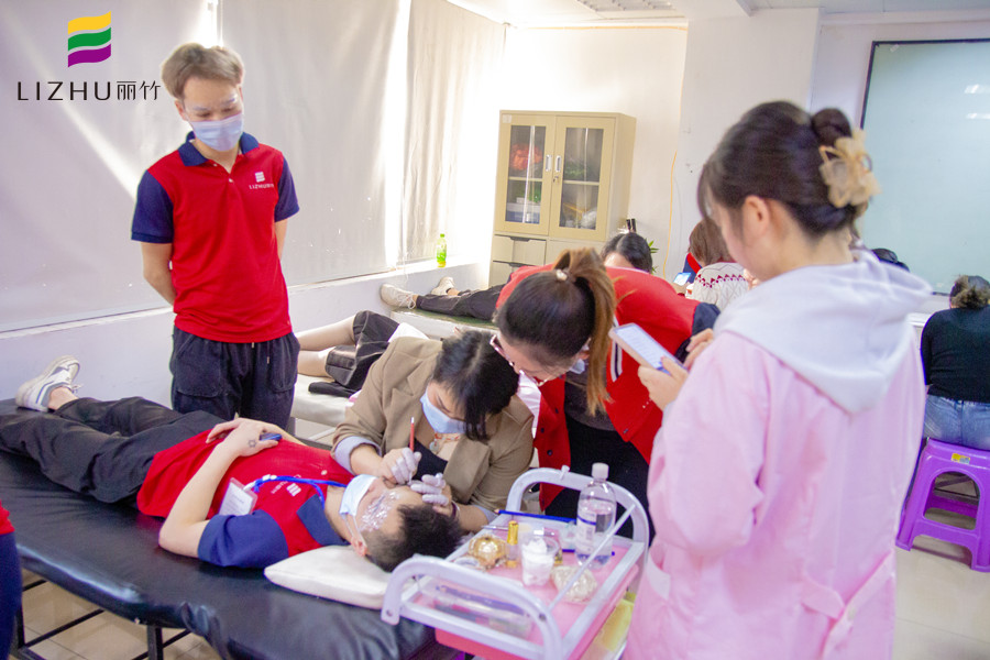 紋繡師在紋眉時如何收費？南寧紋眉培訓(xùn)學(xué)校幫你分析