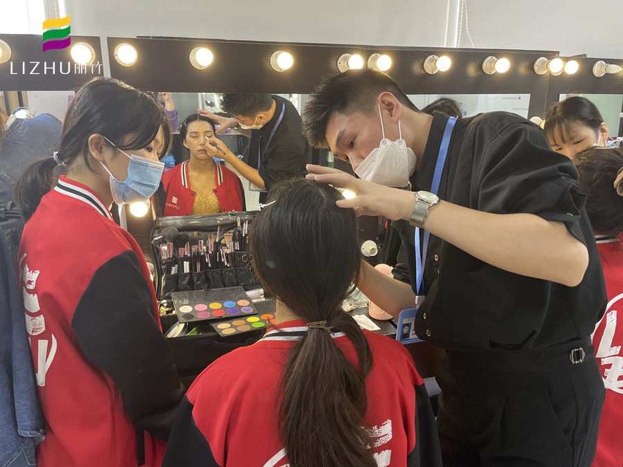 怎樣化妝能減少T區(qū)出油？廣西化妝職業(yè)培訓(xùn)班分享技巧