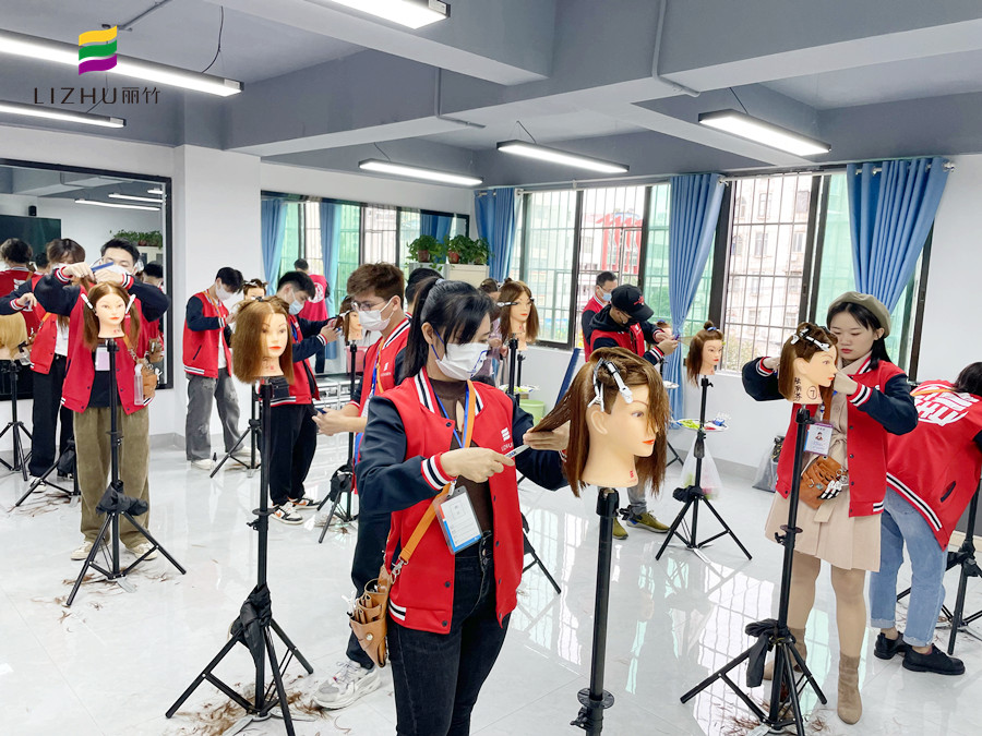 南寧學(xué)美發(fā)剪發(fā)：不同長度碎發(fā)怎么剪？