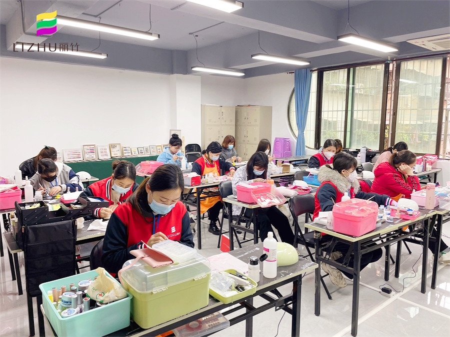 麗竹美甲學(xué)校學(xué)員爆滿，專業(yè)教學(xué)的實力認證