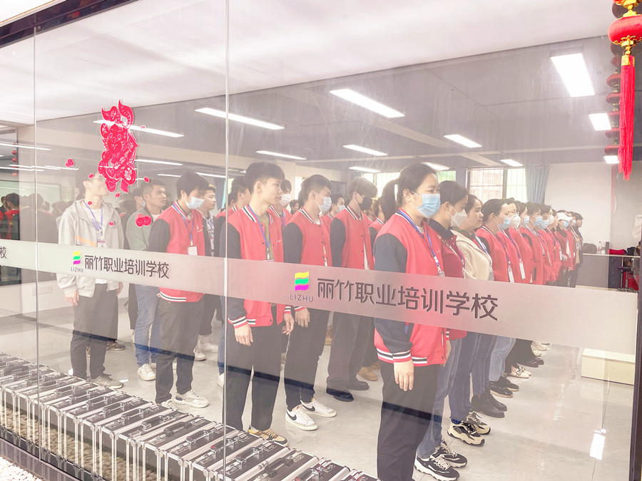 直擊南寧有名老牌職業(yè)學校學員每日晨會