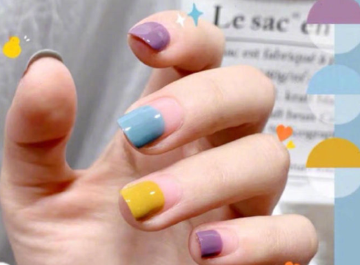 撞色混搭美甲，將夢(mèng)幻氣氛值拉滿