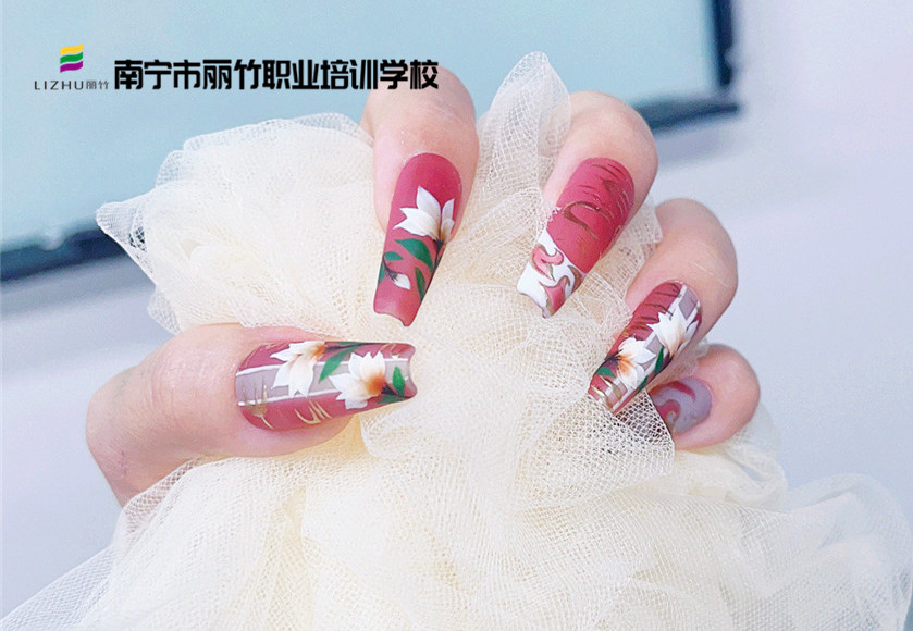國風(fēng)玉蘭花美甲，南寧美甲款式造型班演繹別樣之美