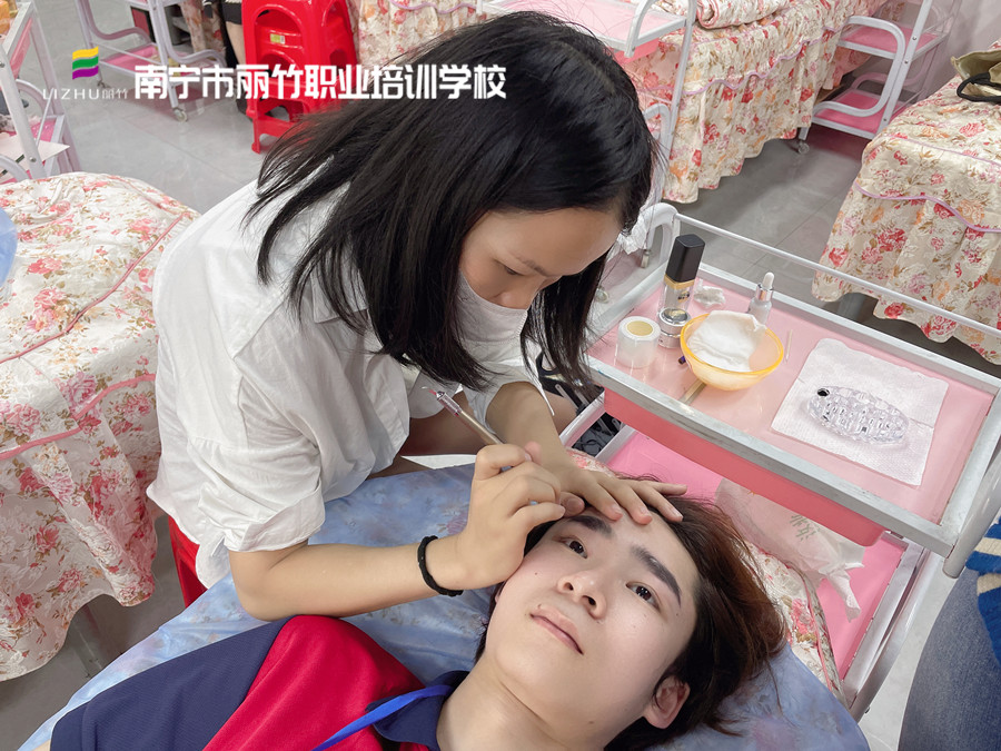 紋眉不上色的原因，廣西紋眉造型培訓(xùn)課程講解