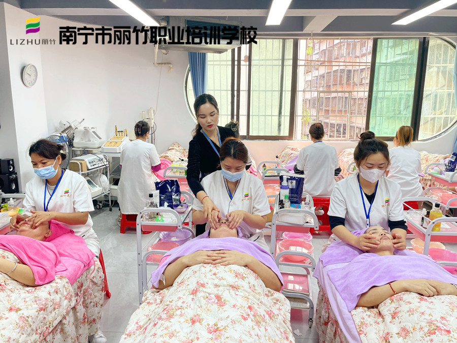 廣西美容院拓客技巧---完善服務體系