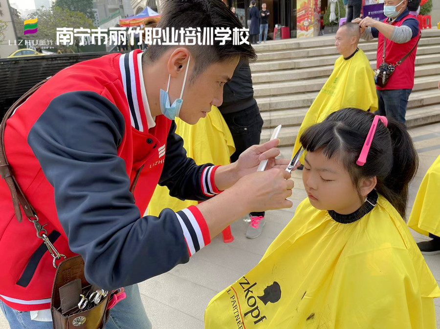 發(fā)分叉怎么保養(yǎng)？南寧美發(fā)養(yǎng)發(fā)護理頭發(fā)教程