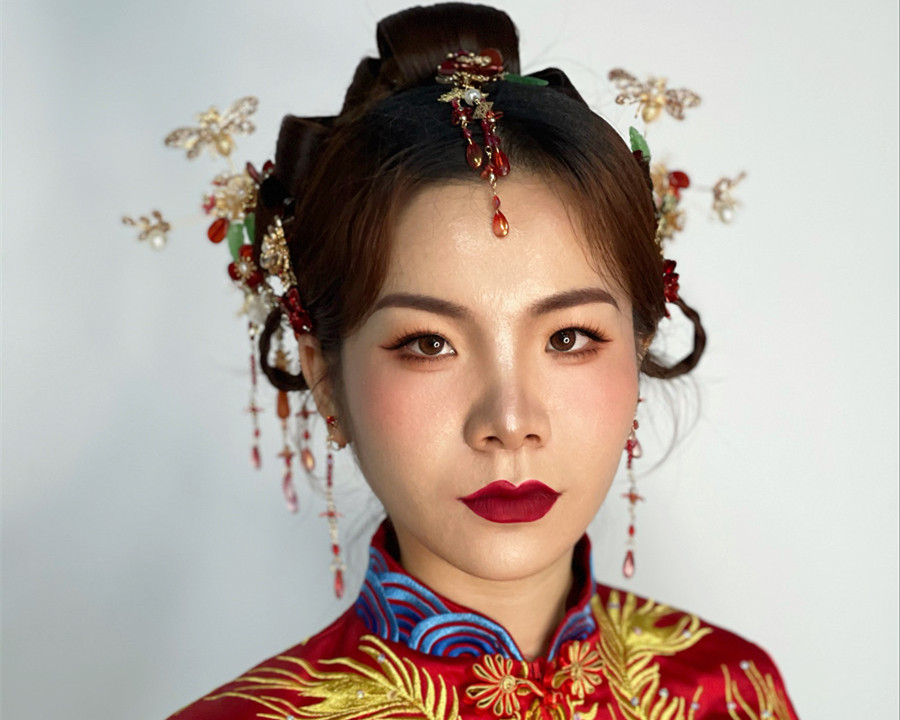 東方新娘造型，廣西新娘彩妝學(xué)校演繹中式浪漫