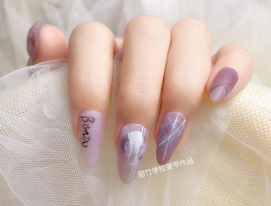 紫色芋泥美甲，廣西美甲職業(yè)技能學(xué)校作品