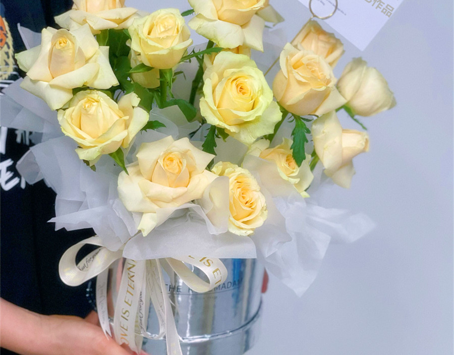 抱抱桶花束，南寧花藝零基礎培訓班作品欣賞