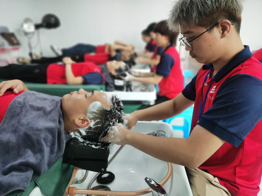 頭發(fā)如何保養(yǎng)？南寧美發(fā)護理培訓(xùn)課程