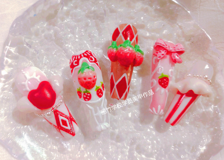 草莓洛可可美甲，廣西美甲培訓課堂作品