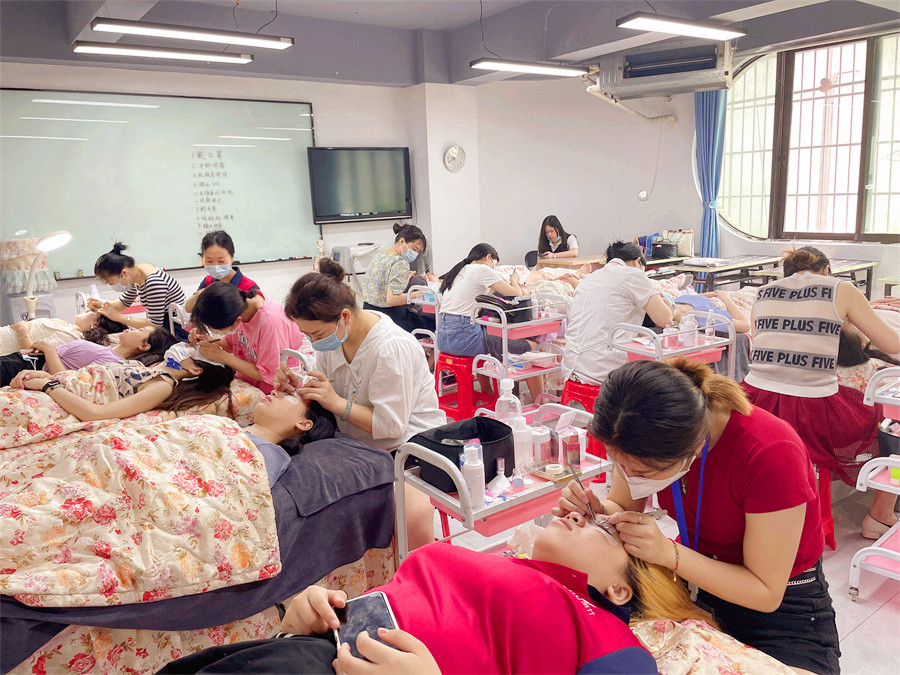 圓滿結(jié)束！麗竹美睫時尚款式造型班