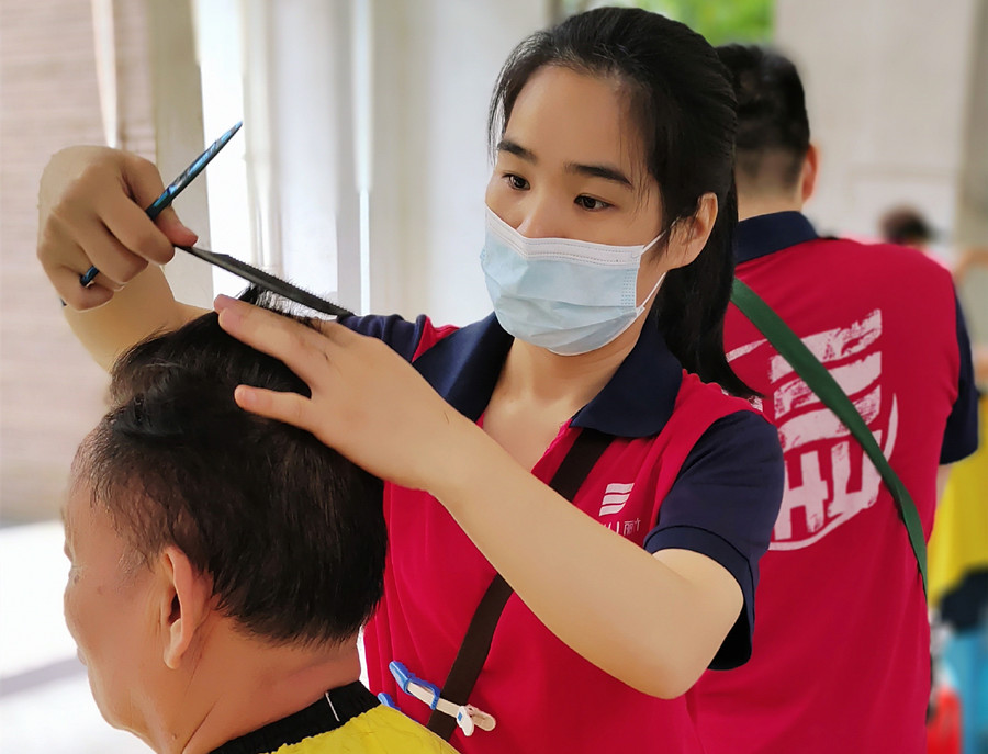 南寧美發(fā)學校真人實踐，麗竹美發(fā)學校沖沖沖