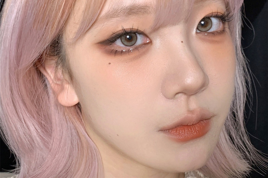 網(wǎng)紅眼妝教程：淡顏奶杏微醺妝