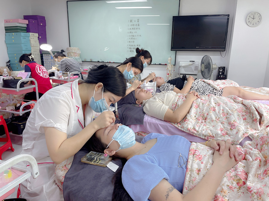 決定美睫密度與長(zhǎng)度的標(biāo)準(zhǔn)，南寧美甲美睫分享