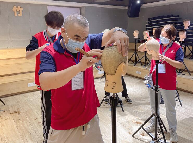 剃光頭的注意事項，南寧理發(fā)學校美發(fā)培訓