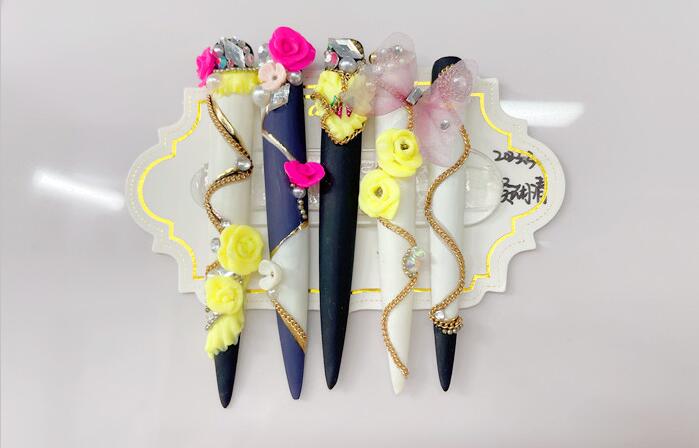 創(chuàng)意雕花沙龍甲，南寧美甲培訓(xùn)學(xué)員作品