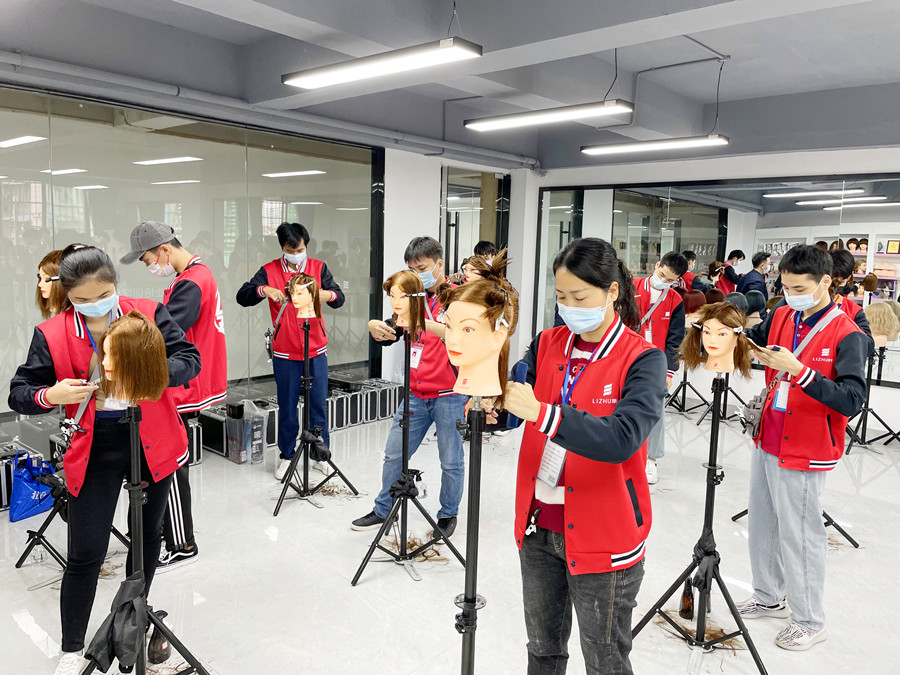 廣西剪發(fā)專業(yè)學(xué)校：學(xué)剪斜劉海