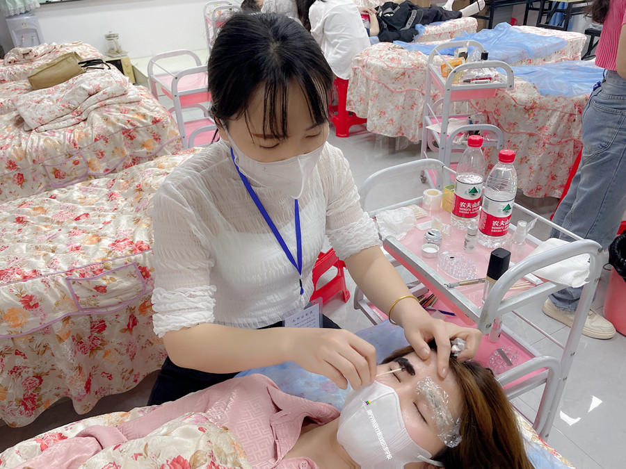 南寧學(xué)紋眉：紋眉結(jié)痂速度慢怎么辦？