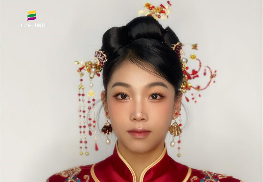 秀禾新娘造型，廣西新娘化妝造型學(xué)校演繹中國風(fēng)
