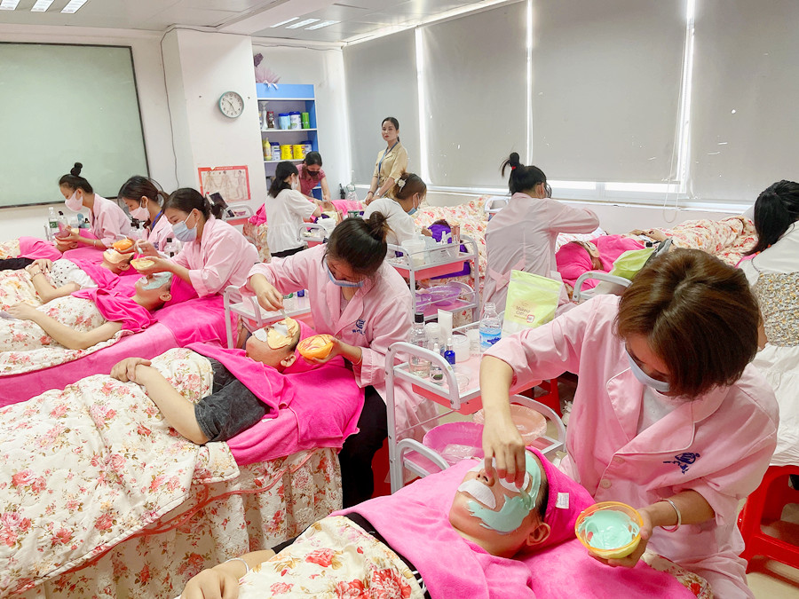 涂抹式面膜和貼片面膜區(qū)別，廣西美容培訓面部