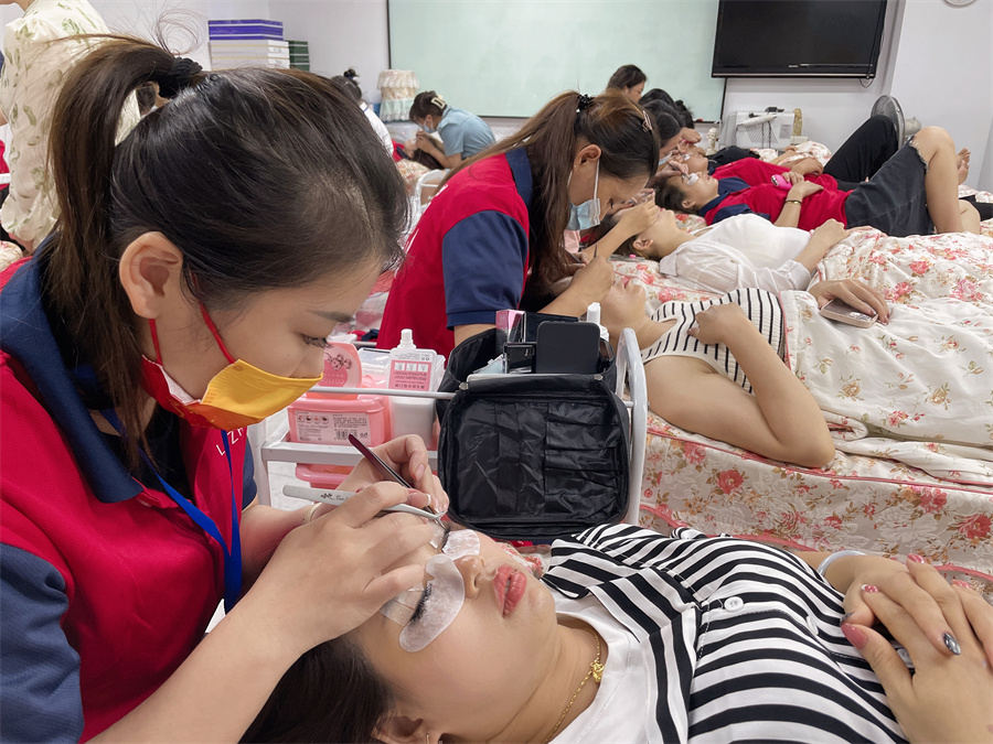 美睫是什么？南寧哪里可以學(xué)美睫？