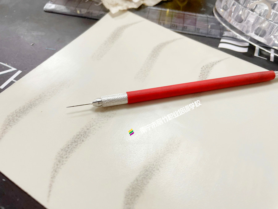 紋眉眉形設(shè)計(jì)技巧，南寧紋眉專業(yè)培訓(xùn)