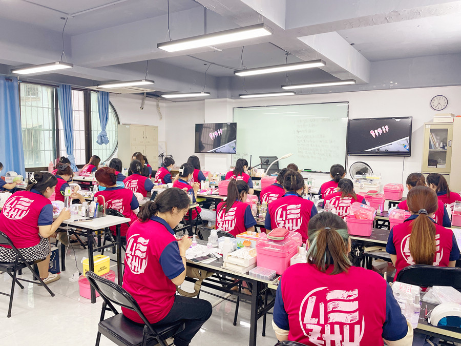 為什么要學美甲？在南寧學美甲有前途嗎？