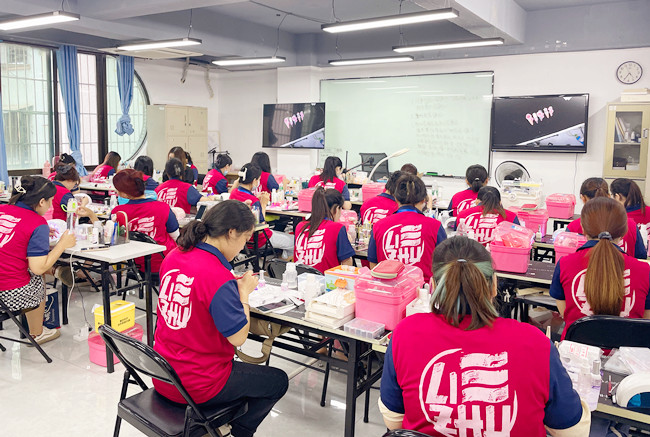 廣西美甲培訓課堂雕花作品展示