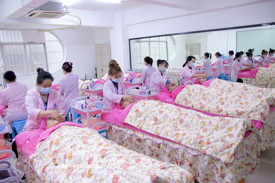 秋冬季節(jié)抗老的重要性，廣西美容護(hù)膚抗老培訓(xùn)