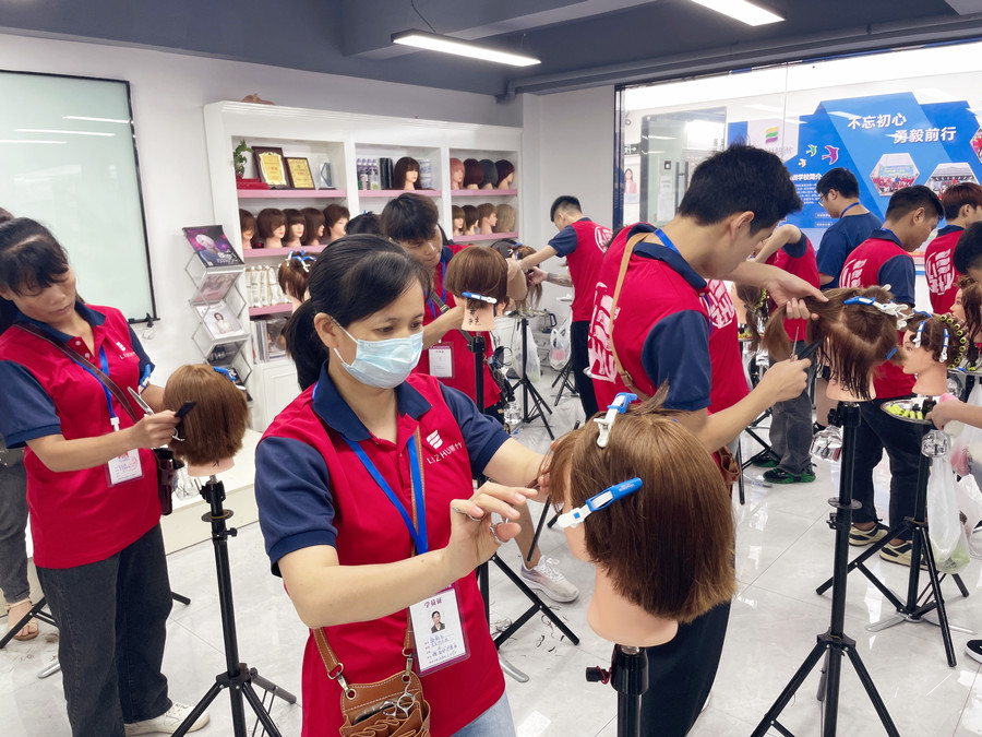 南寧美發(fā)培訓到哪里？先看看麗竹美發(fā)基礎如何練習