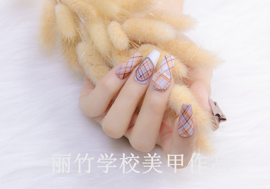 適合新手的美甲款式，廣西美甲款式進(jìn)修培訓(xùn)分享