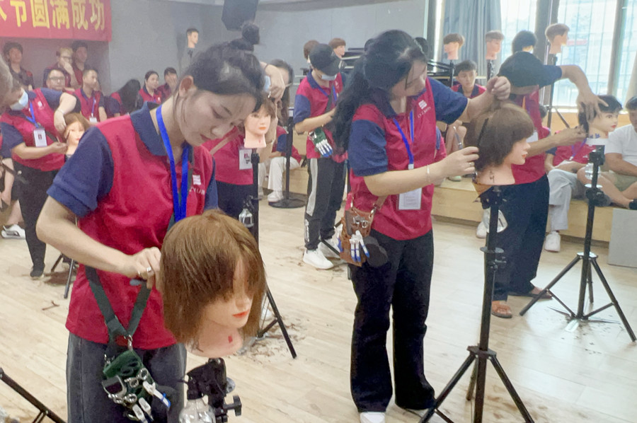 南寧女士剪發(fā)：女士剪發(fā)的3個技巧