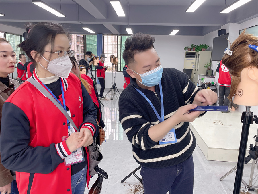 常見的長發(fā)發(fā)尾修剪方式，廣西女士剪發(fā)教學(xué)