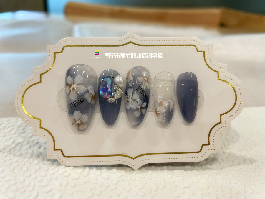 花卉美甲，南寧美甲進(jìn)修提升