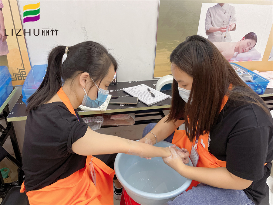 1702016703358200.jpg 1666058358920021.jpg