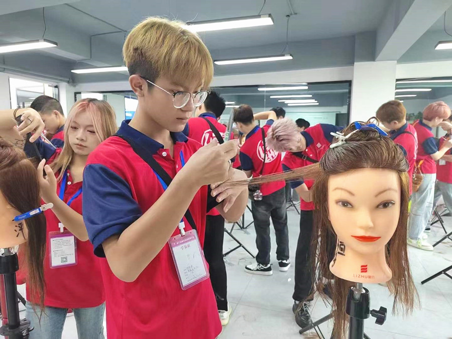 發(fā)片打薄的方法，廣西剪發(fā)基礎教學詳解