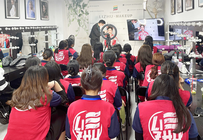 中式秀禾妝容特點，廣西新娘造型專業(yè)學校講解