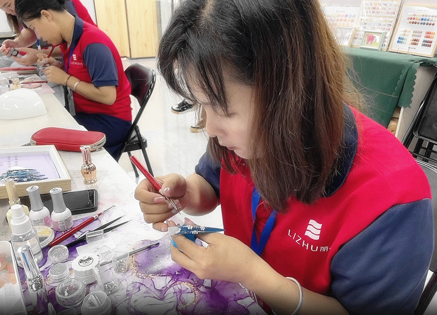 雕花細(xì)鉆美甲，零基礎(chǔ)學(xué)美甲款式