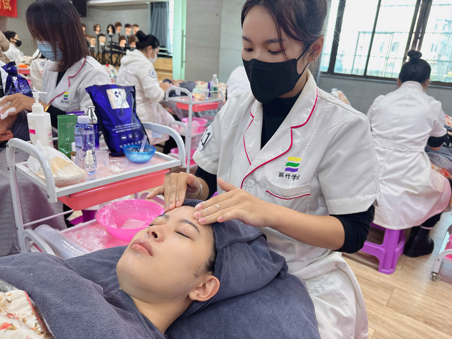 油皮肌膚控油技巧，廣西皮膚管理培訓(xùn)學(xué)校分享
