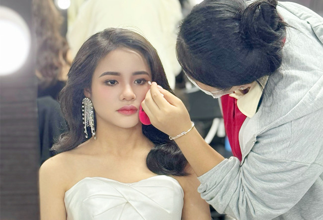 泰式新娘造型，南寧新娘跟妝培訓作品