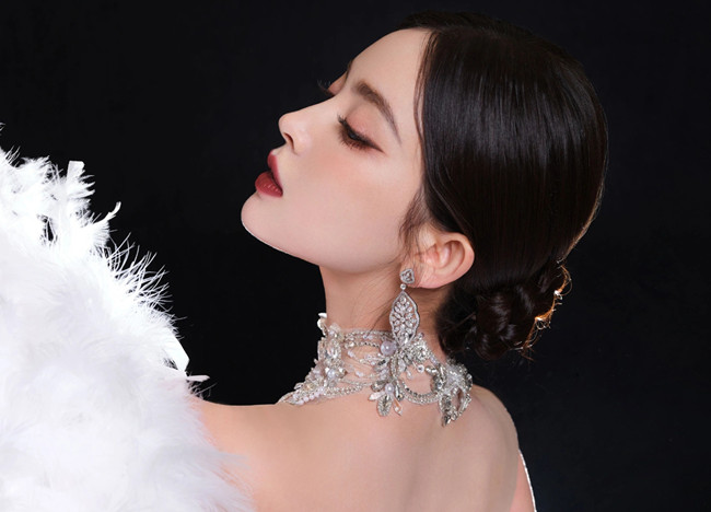  古力娜扎白天鵝仿妝，南寧化妝造型師分享