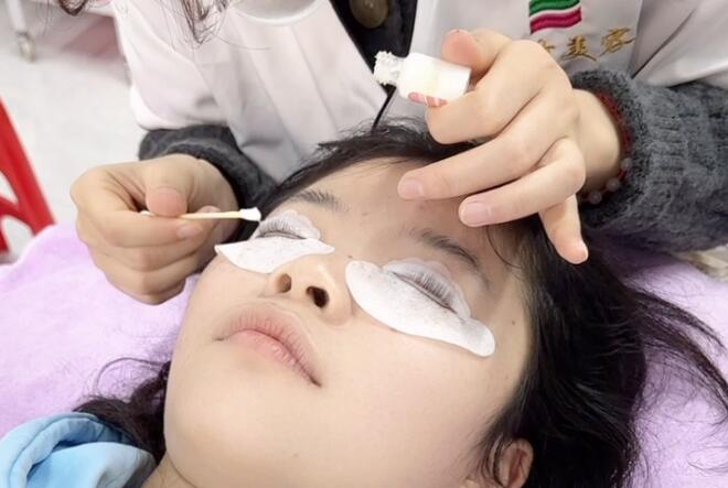 為什么建議你敷眼膜貼？?南寧美容院專業(yè)手法