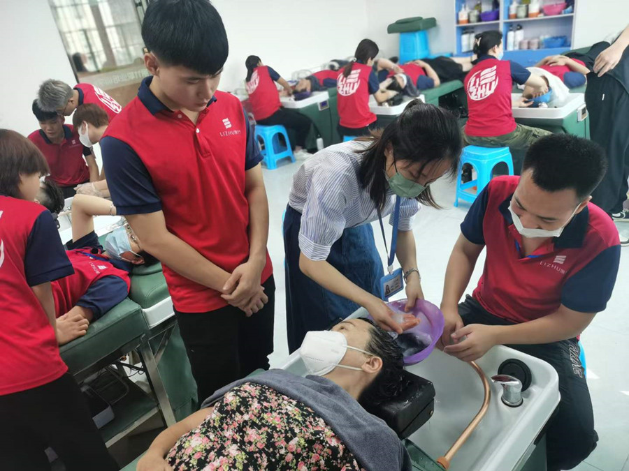 頭發(fā)為什么要進(jìn)行奶療？南寧學(xué)洗頭護(hù)發(fā)