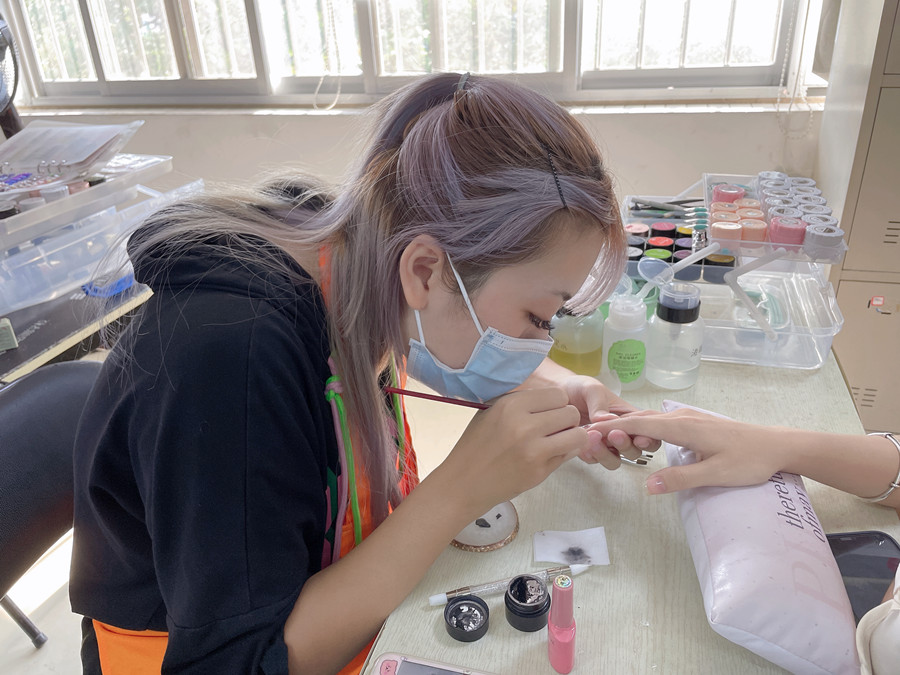 南寧美甲進(jìn)修，零基礎(chǔ)美甲學(xué)習(xí)作品